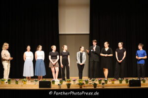 Schüler aus Tanz-AGs verschiedener Schulen im Interview mit Konstanze Neu-Müller