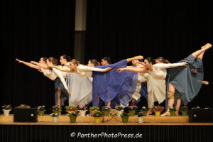 Die U18-Formation der Gesamtschule Gedern vertanzten das Thema "Meeresrauschen"